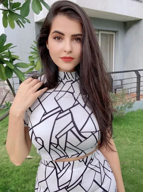 Call Girls In Chittaranjan Park Delhi 9958659377 Escort Service