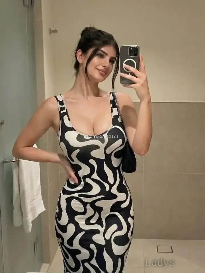 Meerut  Top model  𝟵𝟯𝟬𝟰𝟲𝟭𝟱𝟭𝟮𝟳 college call girl service available  in